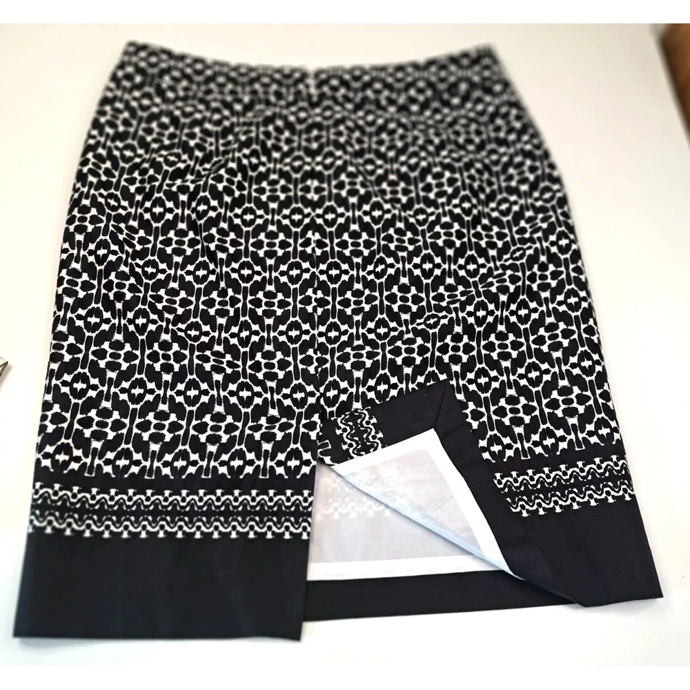 Lot of 2 Van Heusen‎ Studio Pencil Skirts Woman's 8 Geometric / City Zip Cotton
